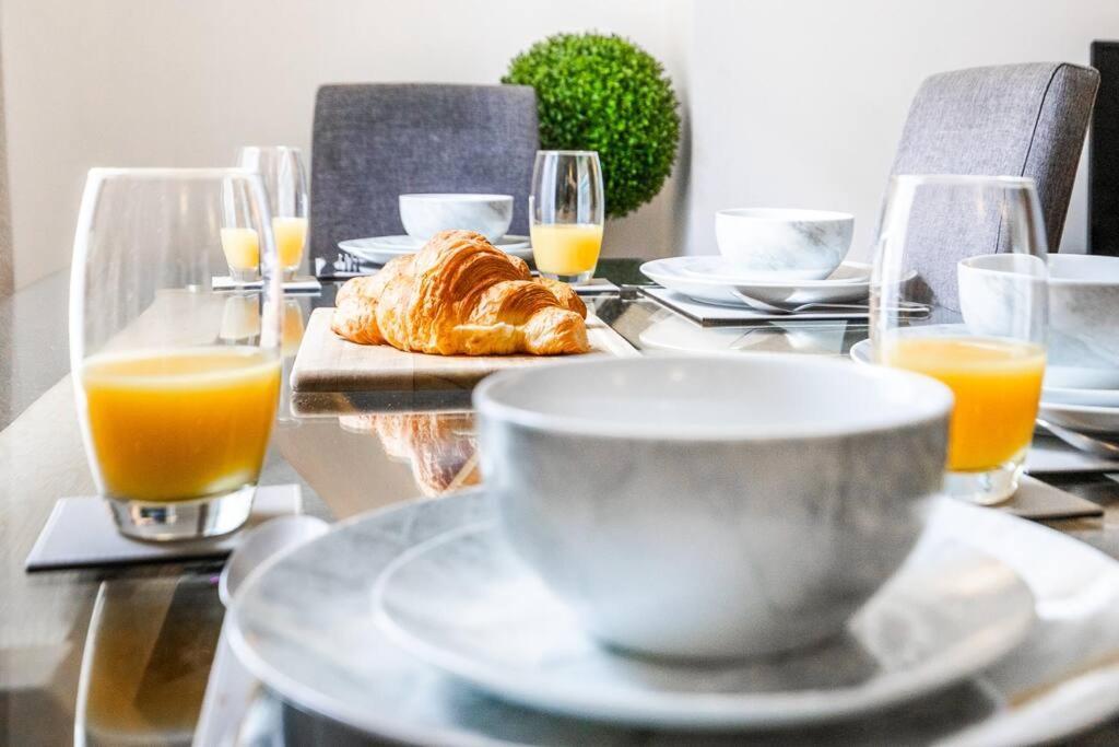 Elegant In The Heart Of Chelsea Sleeps 7 London