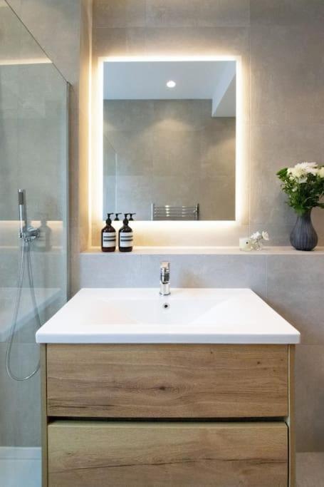 Charming 2bed In The Center