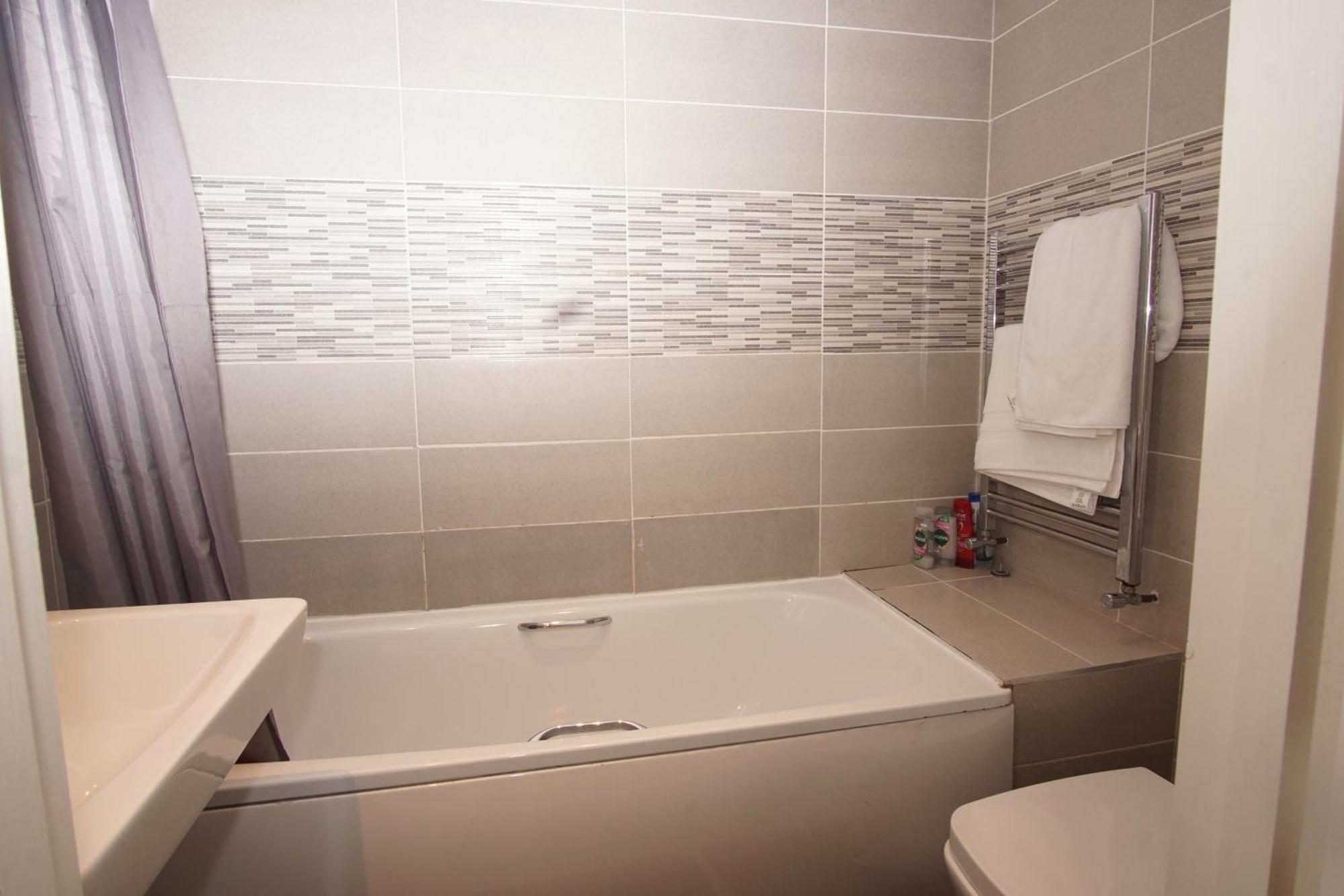 Evergreen Apartments- Flat 2 Apartment London
