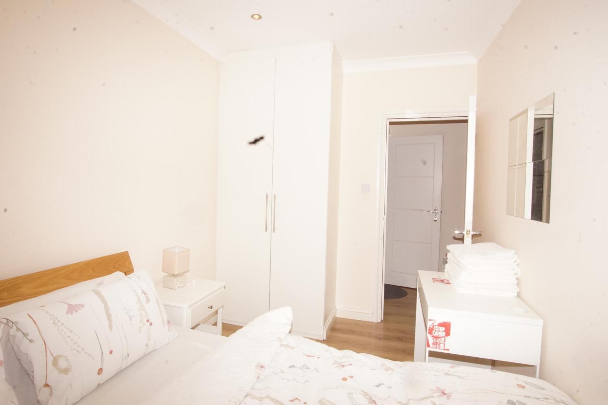 Evergreen Apartments- Flat 2 * London