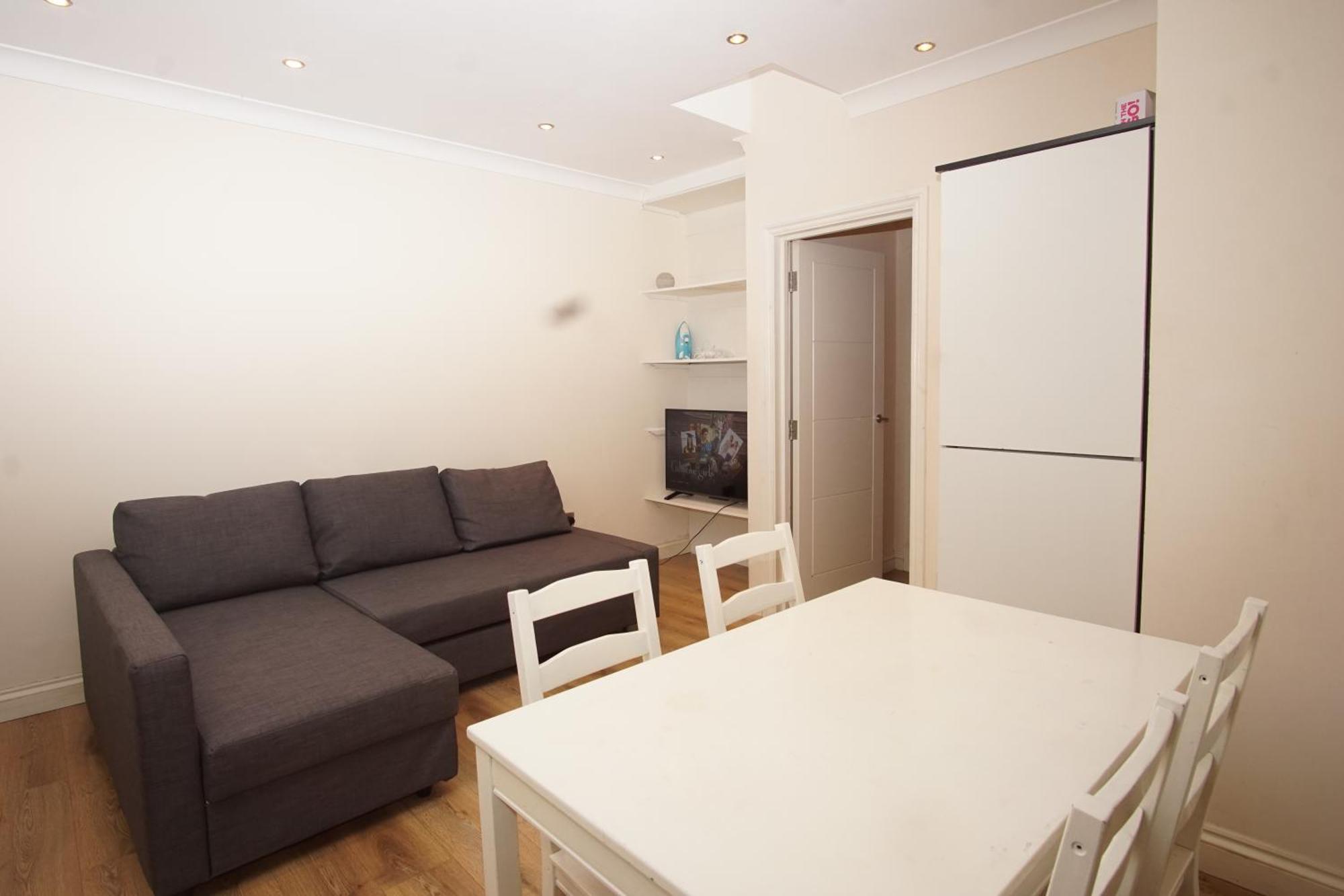 Apartment Evergreen Apartments- Flat 2 London