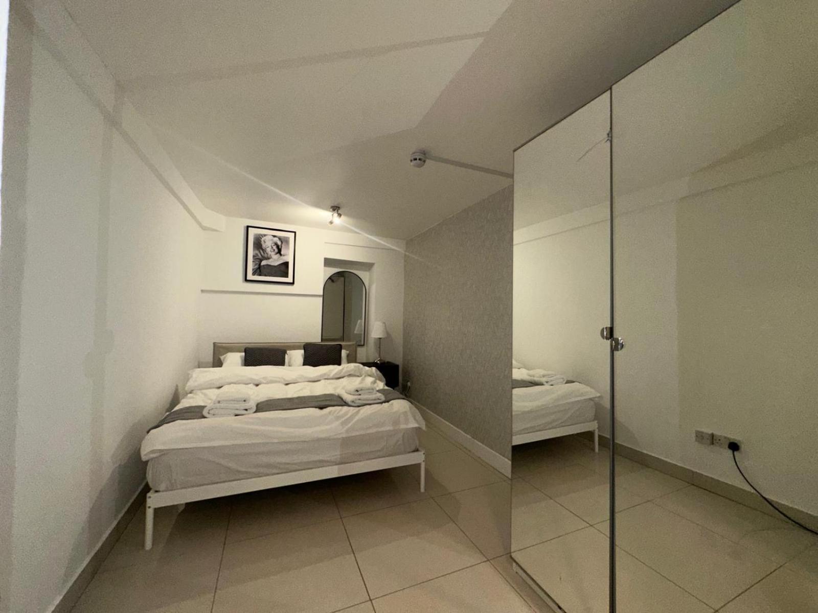 Apartment Stylish Garden-level Flat In Chiswick *