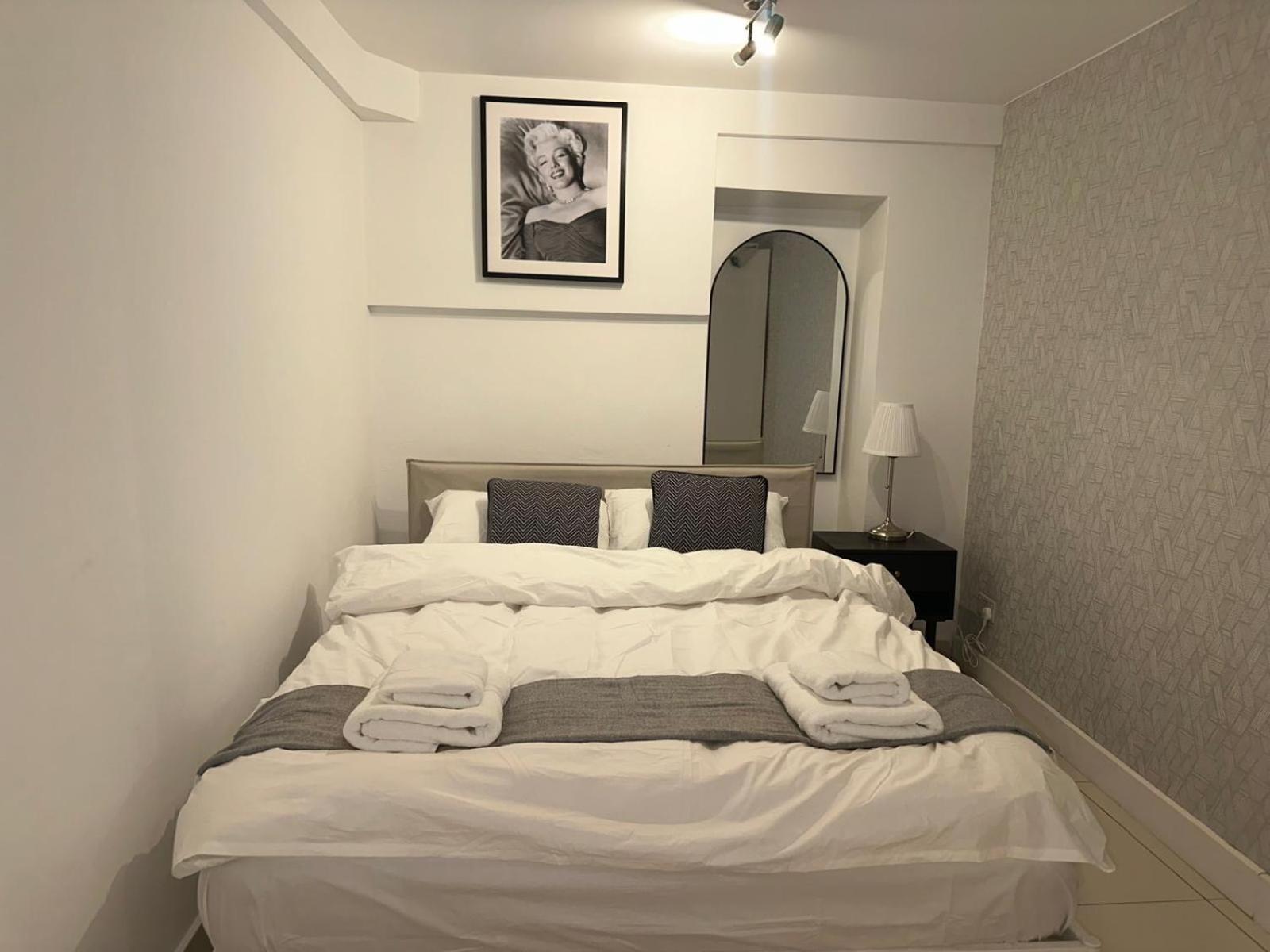 Apartment Stylish Garden-level Flat In Chiswick London