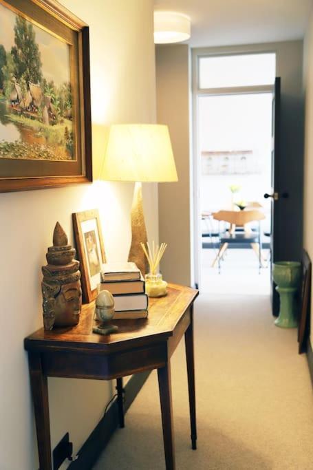 Riverfront Executive With Garage & Balcony Overlooking The Thames * London