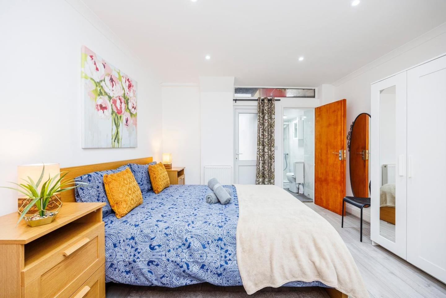Three Bedrooms 3 Bathrooms In * London