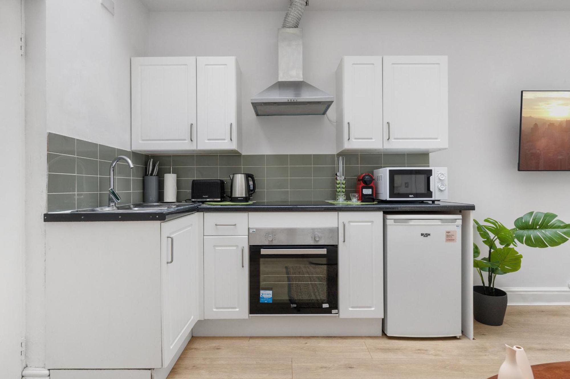 Luxury Boutique - La Reserve South Kensington Apartment *