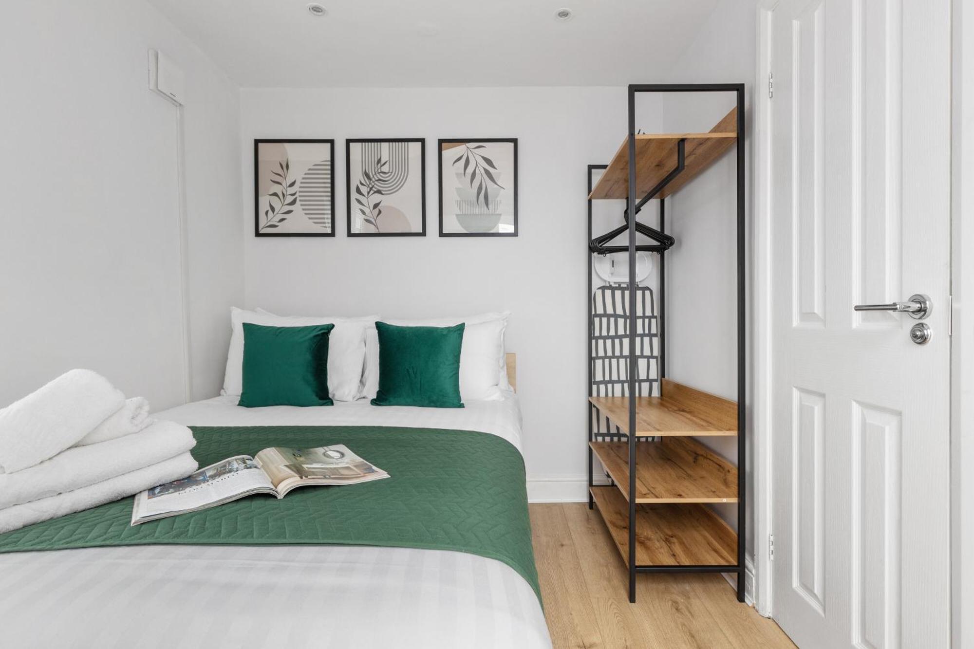 Luxury Boutique - La Reserve South Kensington Apartment *