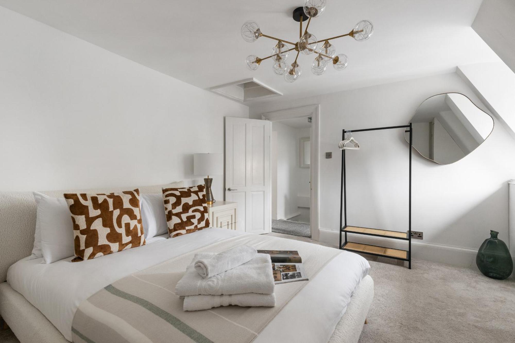 Serenity Escape - La Reserve Knightsbridge Apartment London