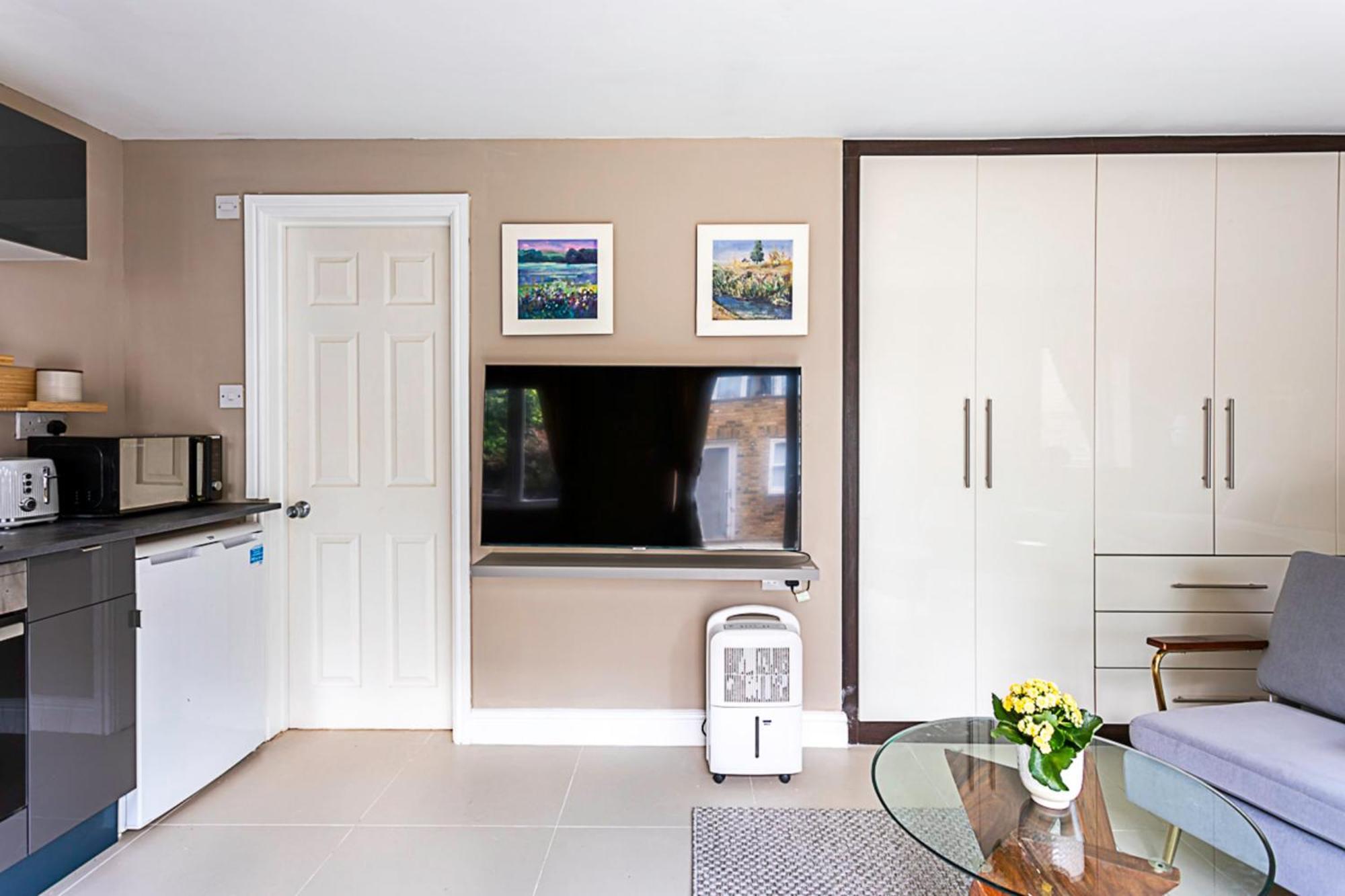 Charming Garden Studio Apartment
