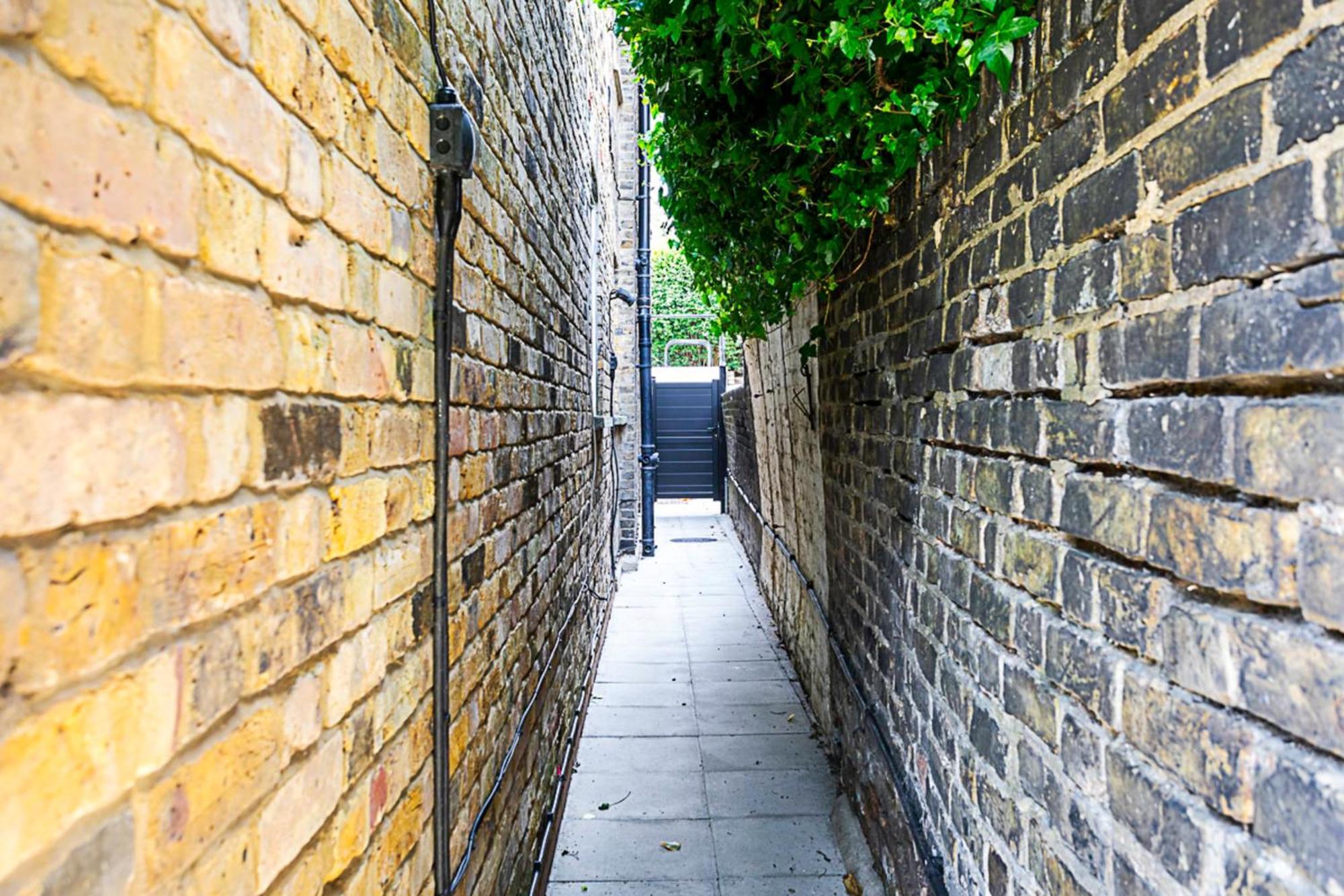 Apartment Charming Garden Studio London