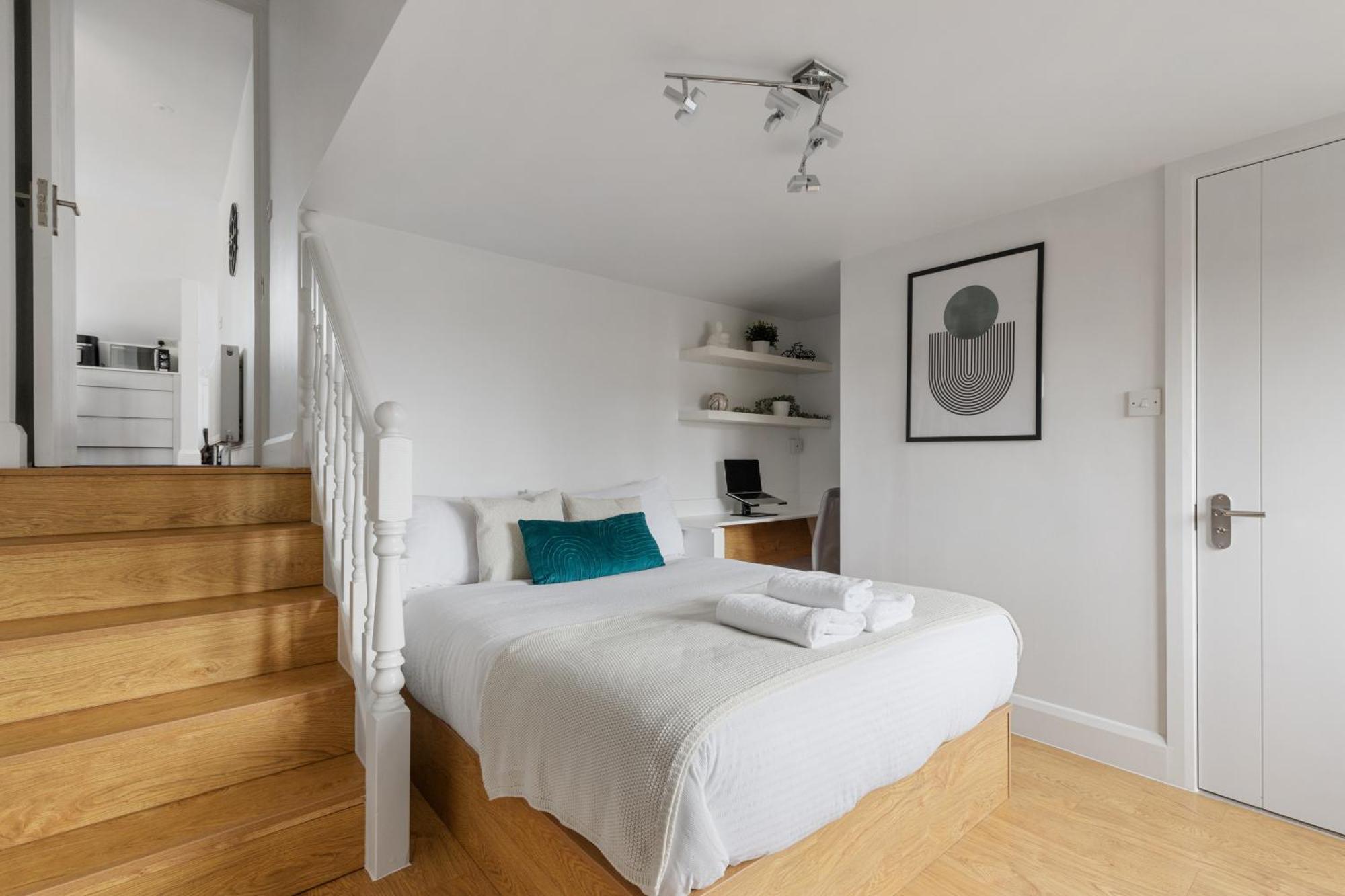 The Hampstead Hideaway - Free Parking - Close To Ldn London