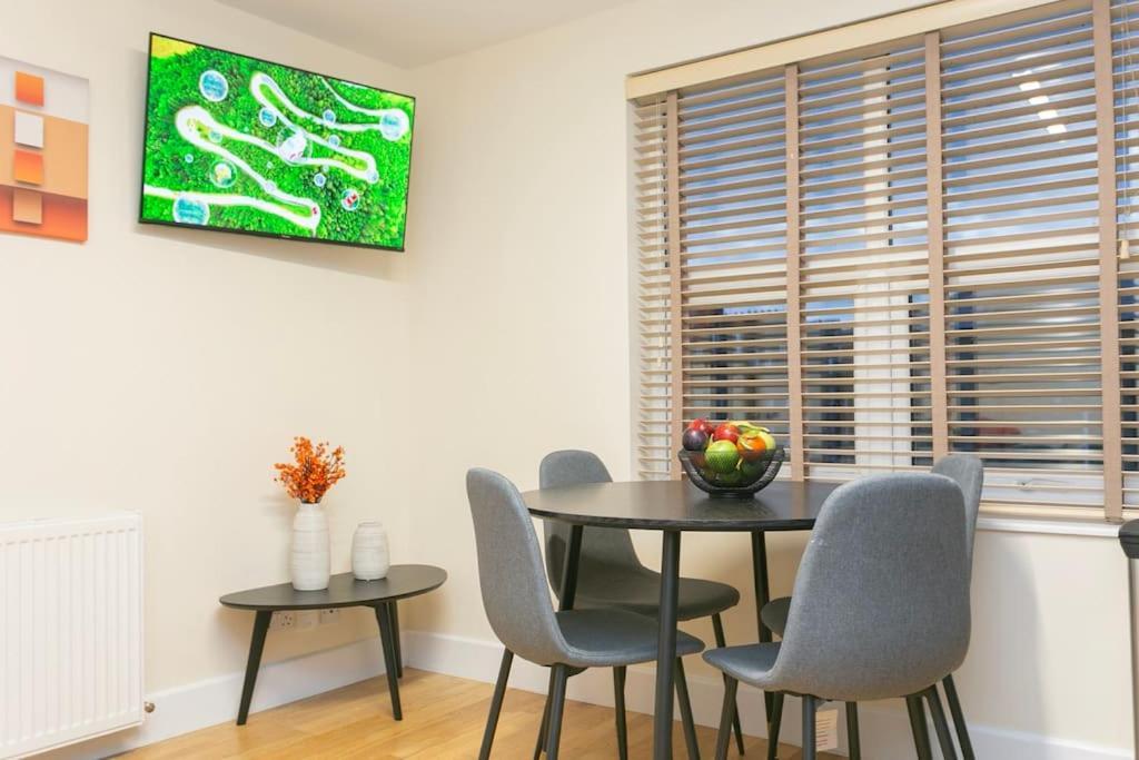 Trendy 1br In West Kensington -opposite Station Apartment London