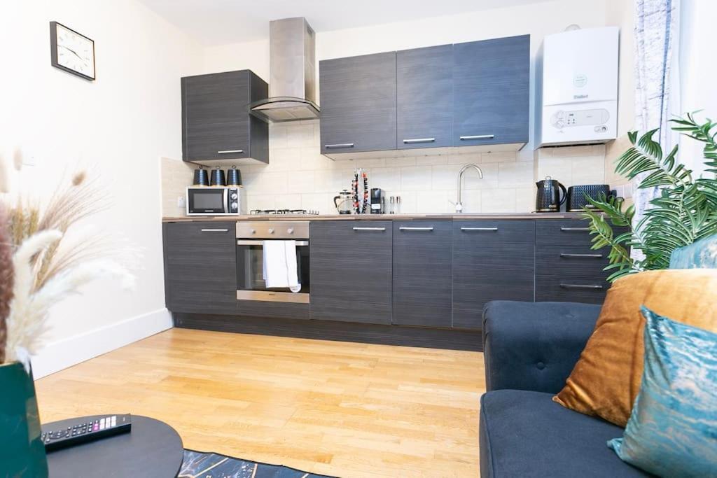 Roomy Bliss - Your Away Apartment *