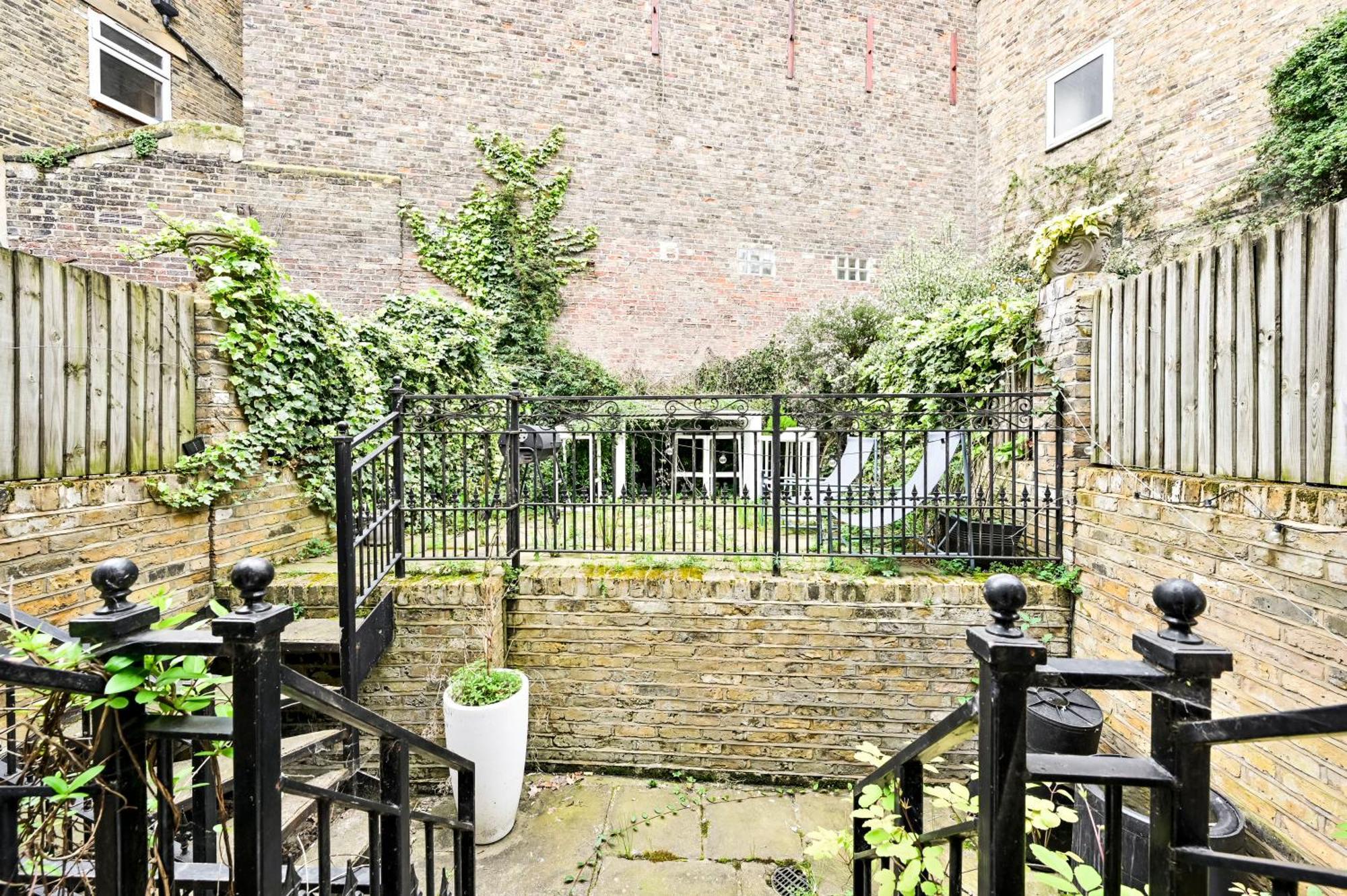 5 Bed House - Fancy - Sleep Up To 12 - Ferienhaus London