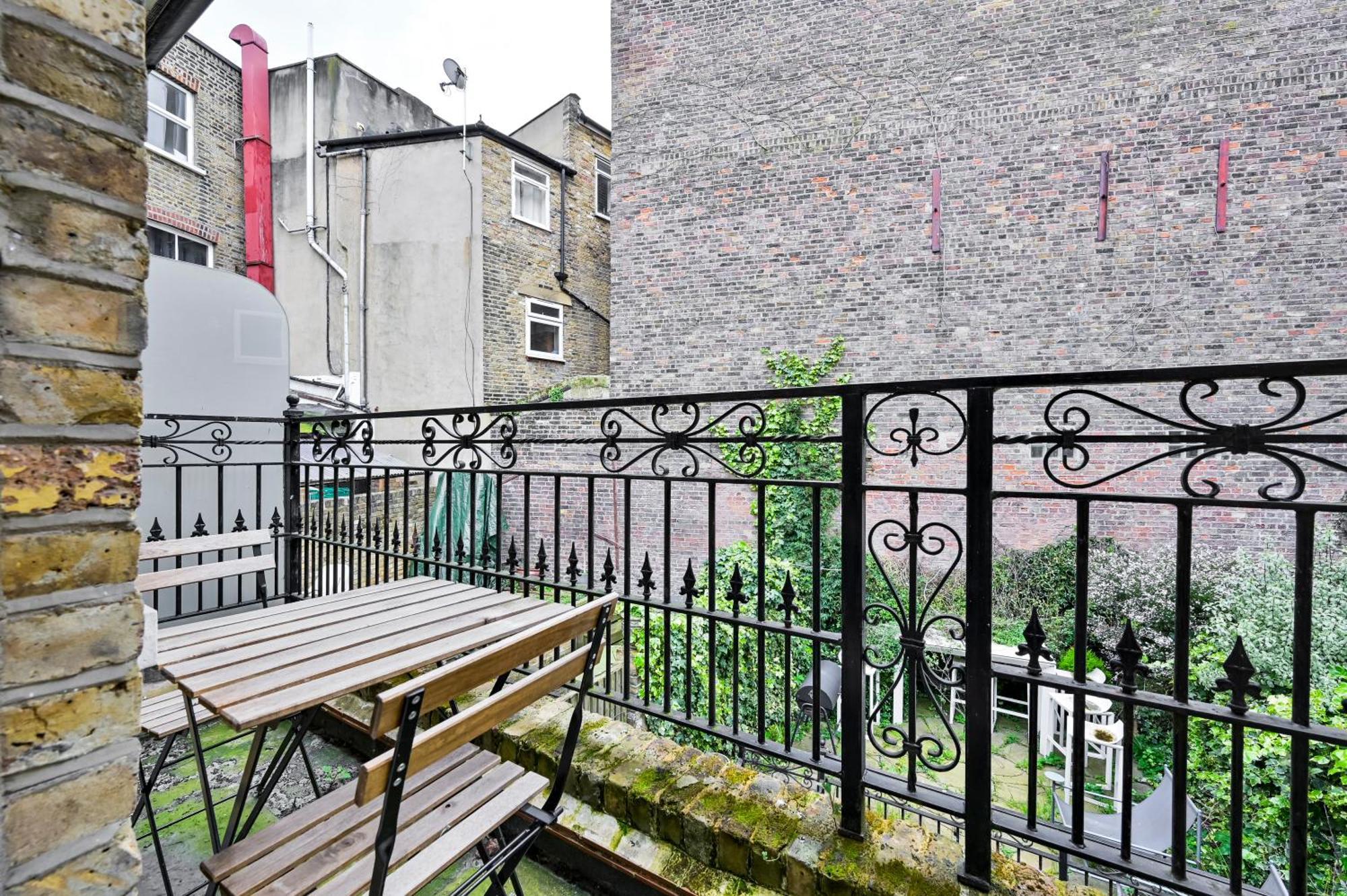5 Bed House - Fancy - Sleep Up To 12 - *
