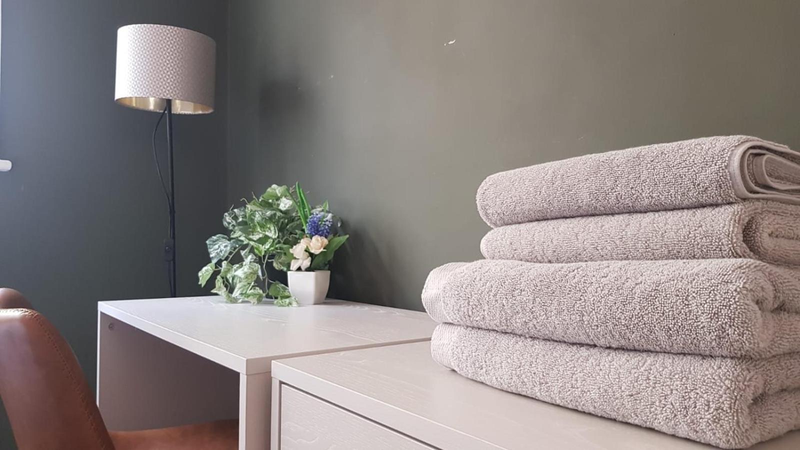 5 Bed House - Fancy - Sleep Up To 12 - London