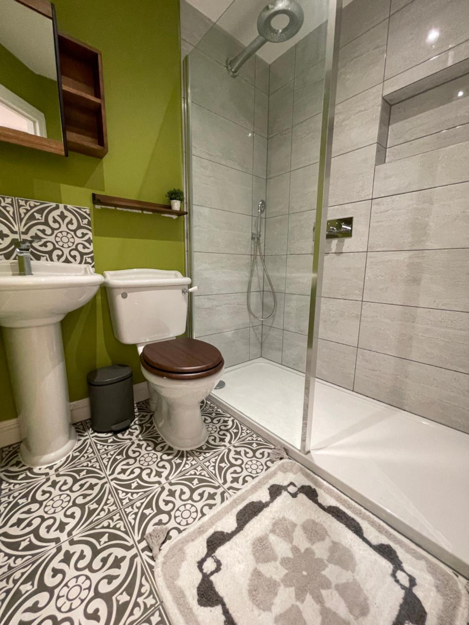 5 Bed House - Fancy - Sleep Up To 12 - Ferienhaus