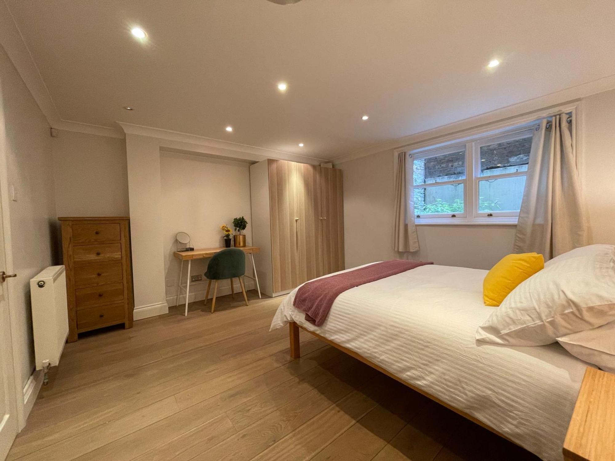 5 Bed House - Fancy - Sleep Up To 12 - Ferienhaus *