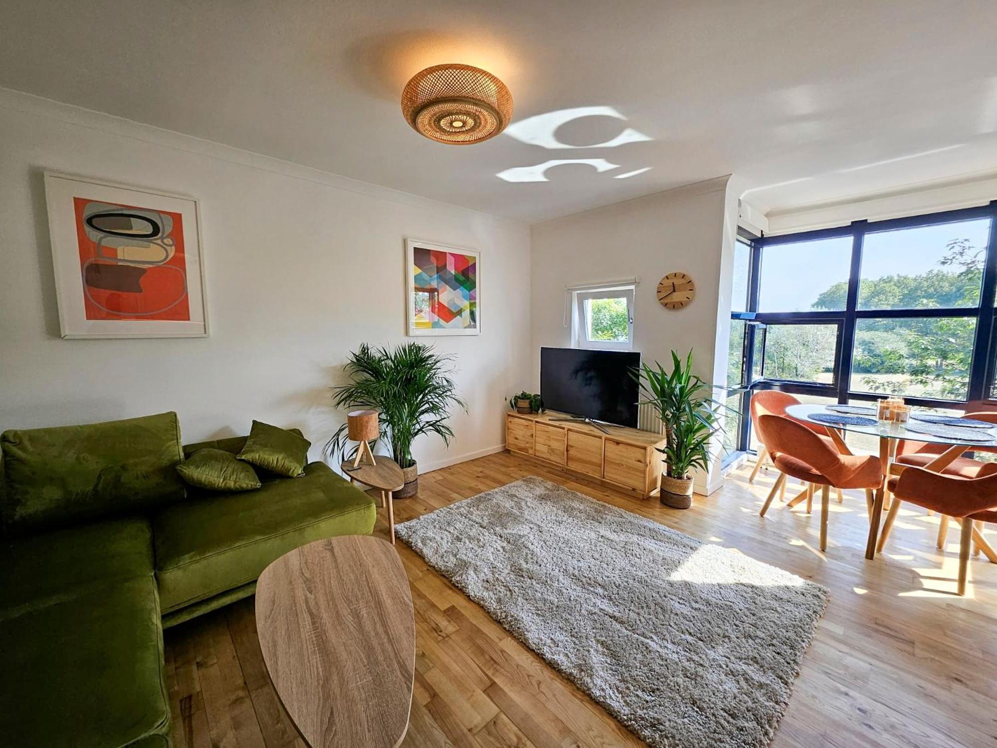 Apartment Pad On Thames