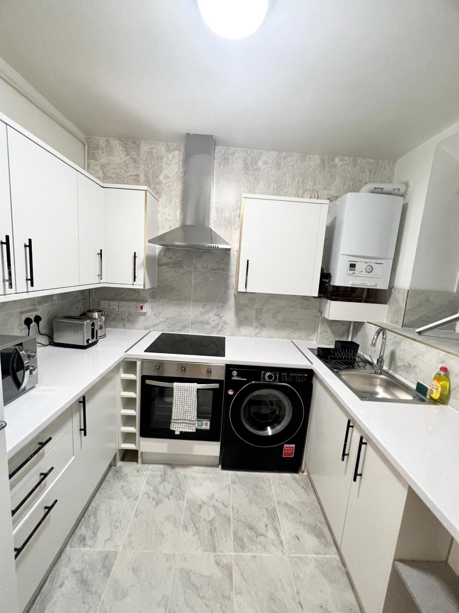 2 Bedroom Flat With Balcony In White City, Hammersmith Apartamento Londres