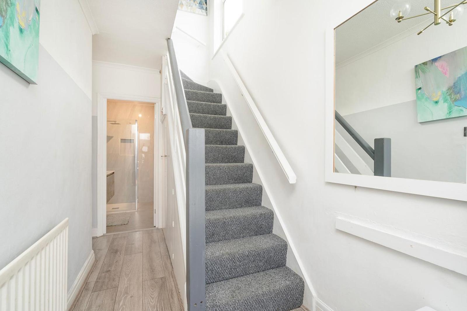 Large 4 Bedroom House With Parking Available Apartamento *