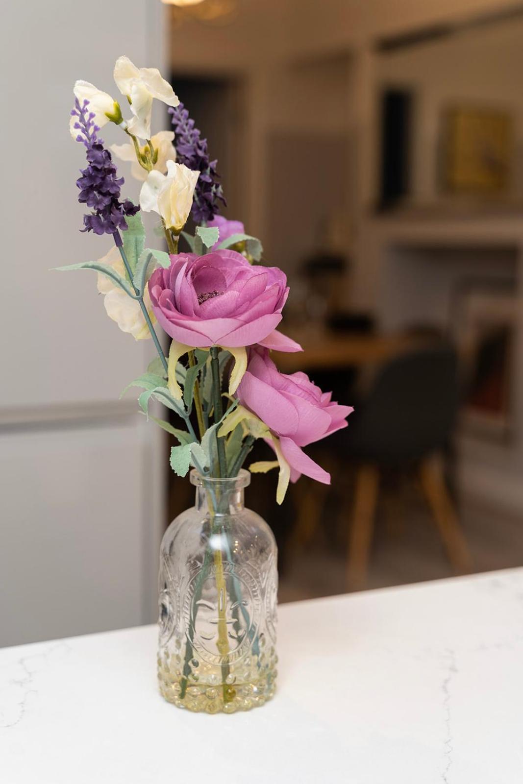 Large 4 Bedroom House With Parking Available Apartamento Londres
