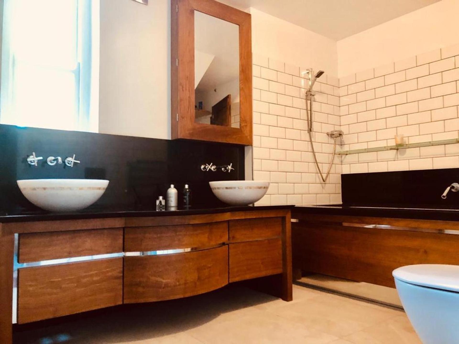 Apartment Luxury Spacious On Mattock Lane *