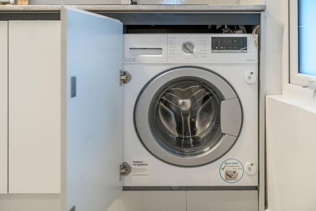 New 3bed Stylish With Amazing Transport Apartment London