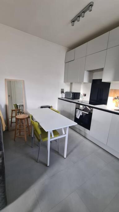New 3bed Stylish With Amazing Transport Apartment *