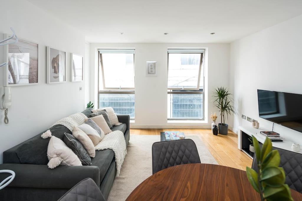 Prime Location Mews! * London
