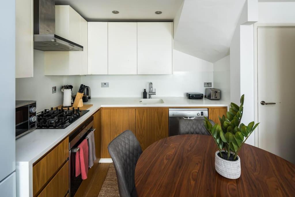 Holiday home Prime Location Mews! London