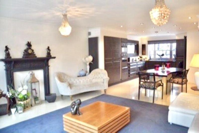 Beautiful In Gated Community Homestay