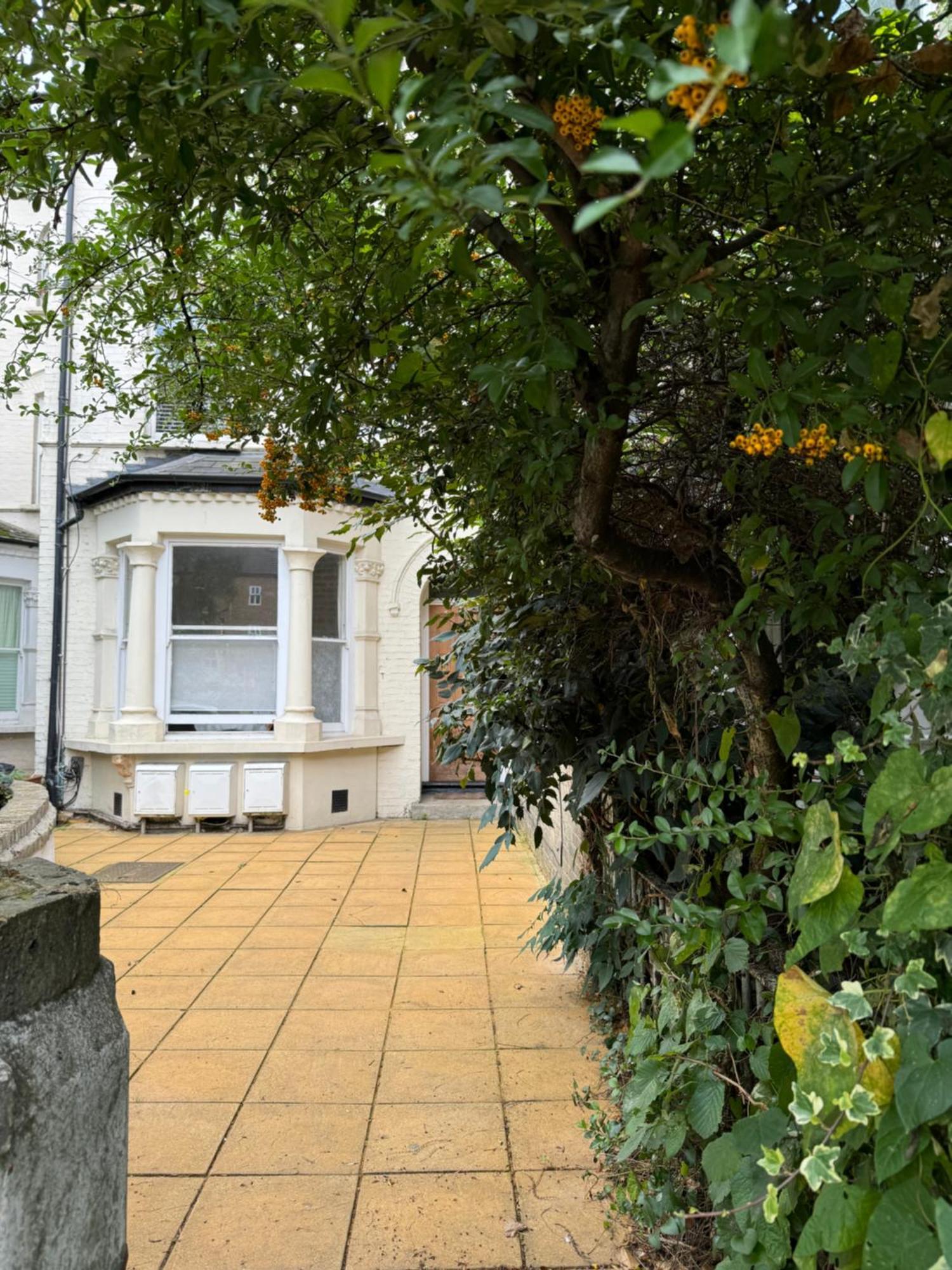 A Beautiful With A Private Garden Homestay *