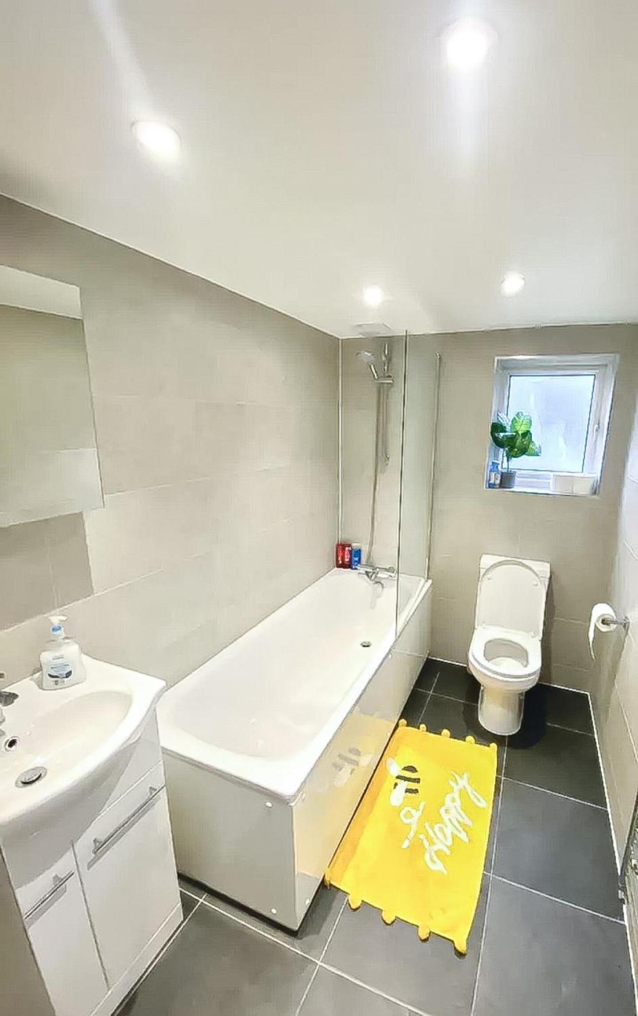 Apartment 1-bedroom Flat With Small Garden & Paid Parking In Finsbury Park, Highbury *