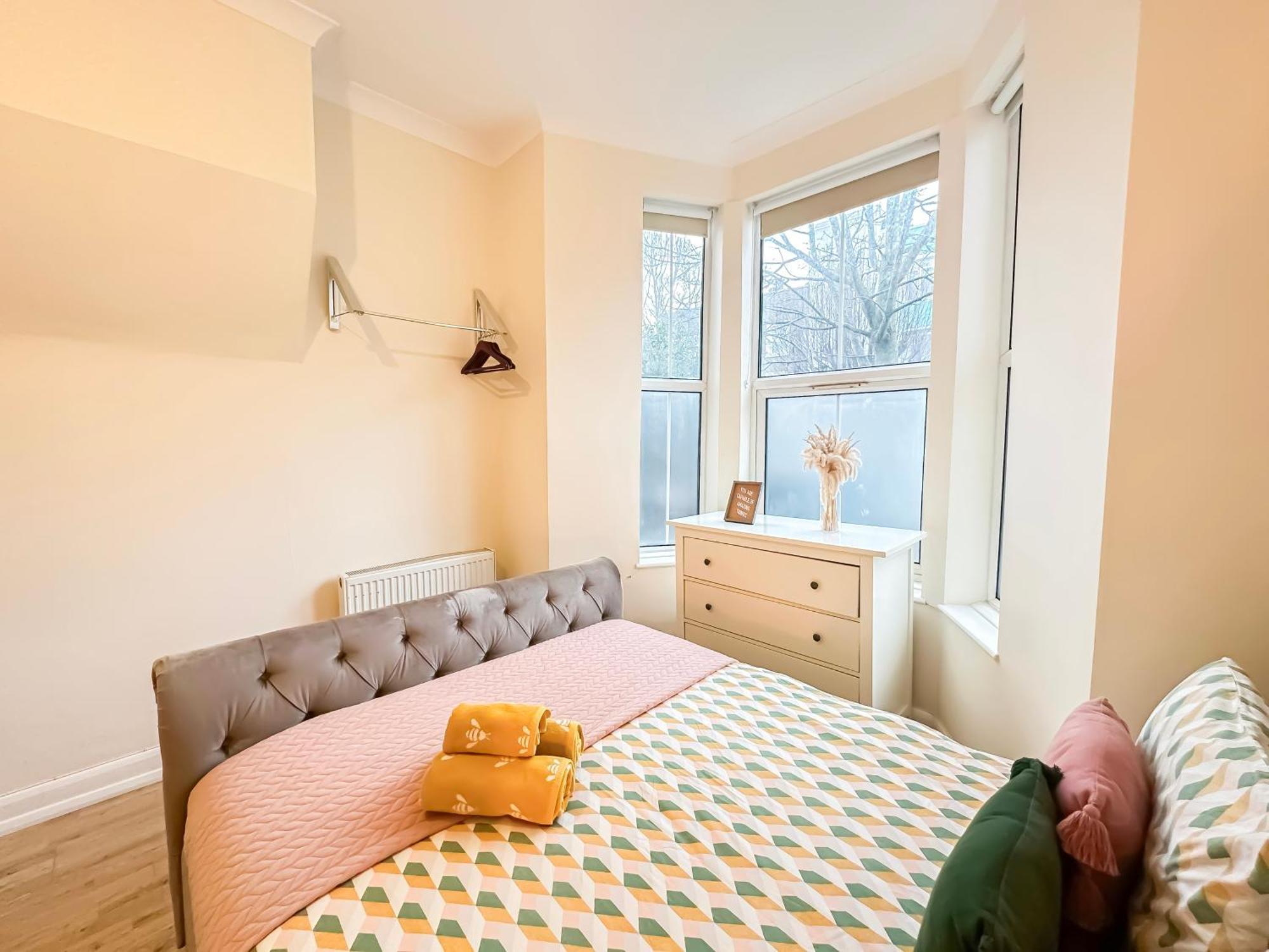 Apartment 1-bedroom Flat With Small Garden & Paid Parking In Finsbury Park, Highbury London