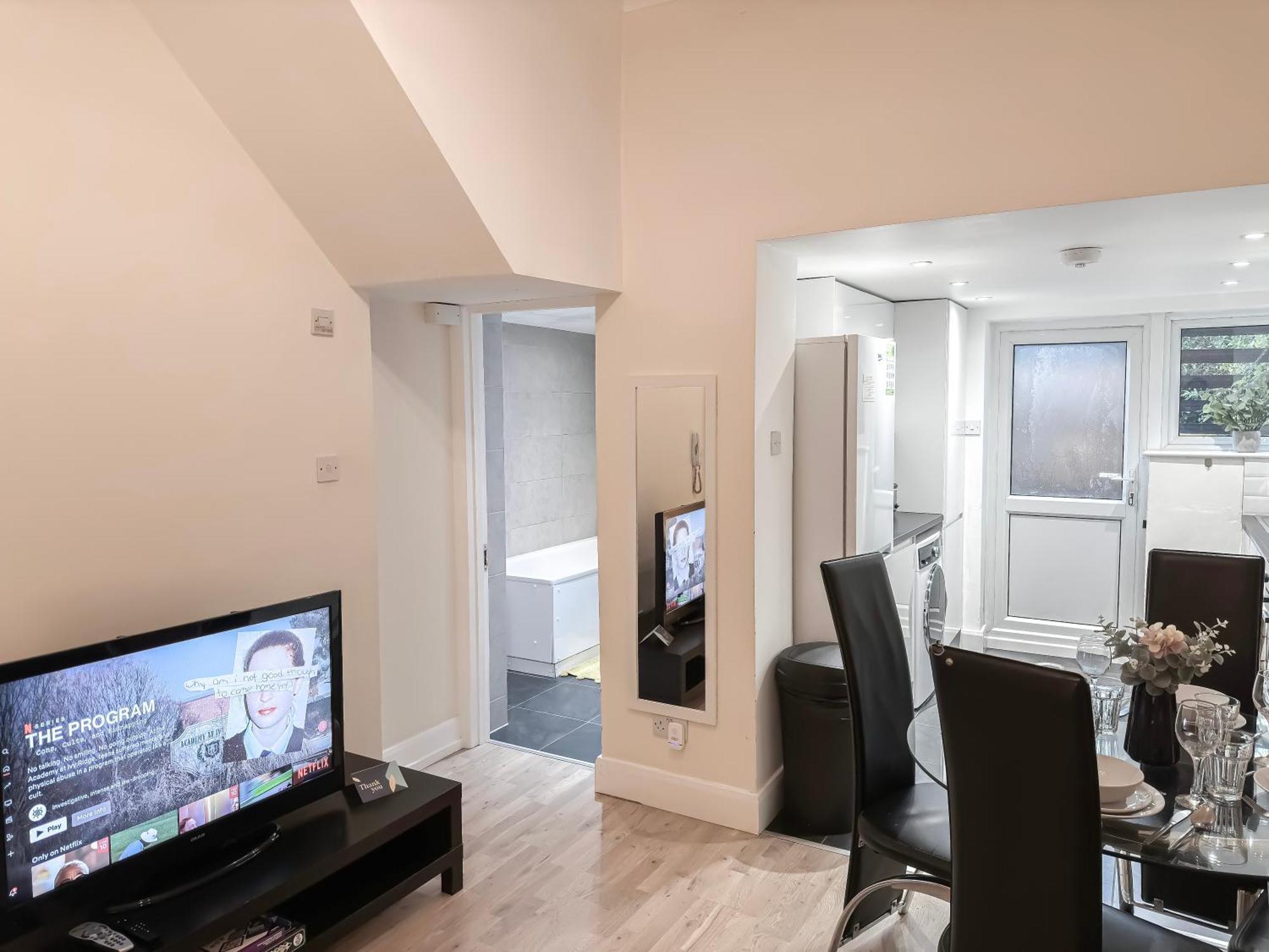 1-bedroom Flat With Small Garden & Paid Parking In Finsbury Park, Highbury * London