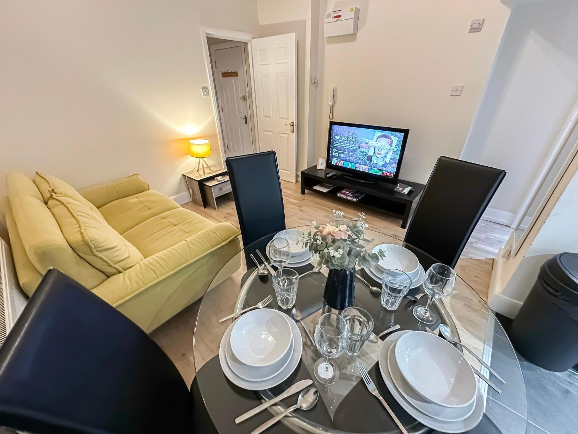 1-bedroom Flat With Small Garden & Paid Parking In Finsbury Park, Highbury Apartment *