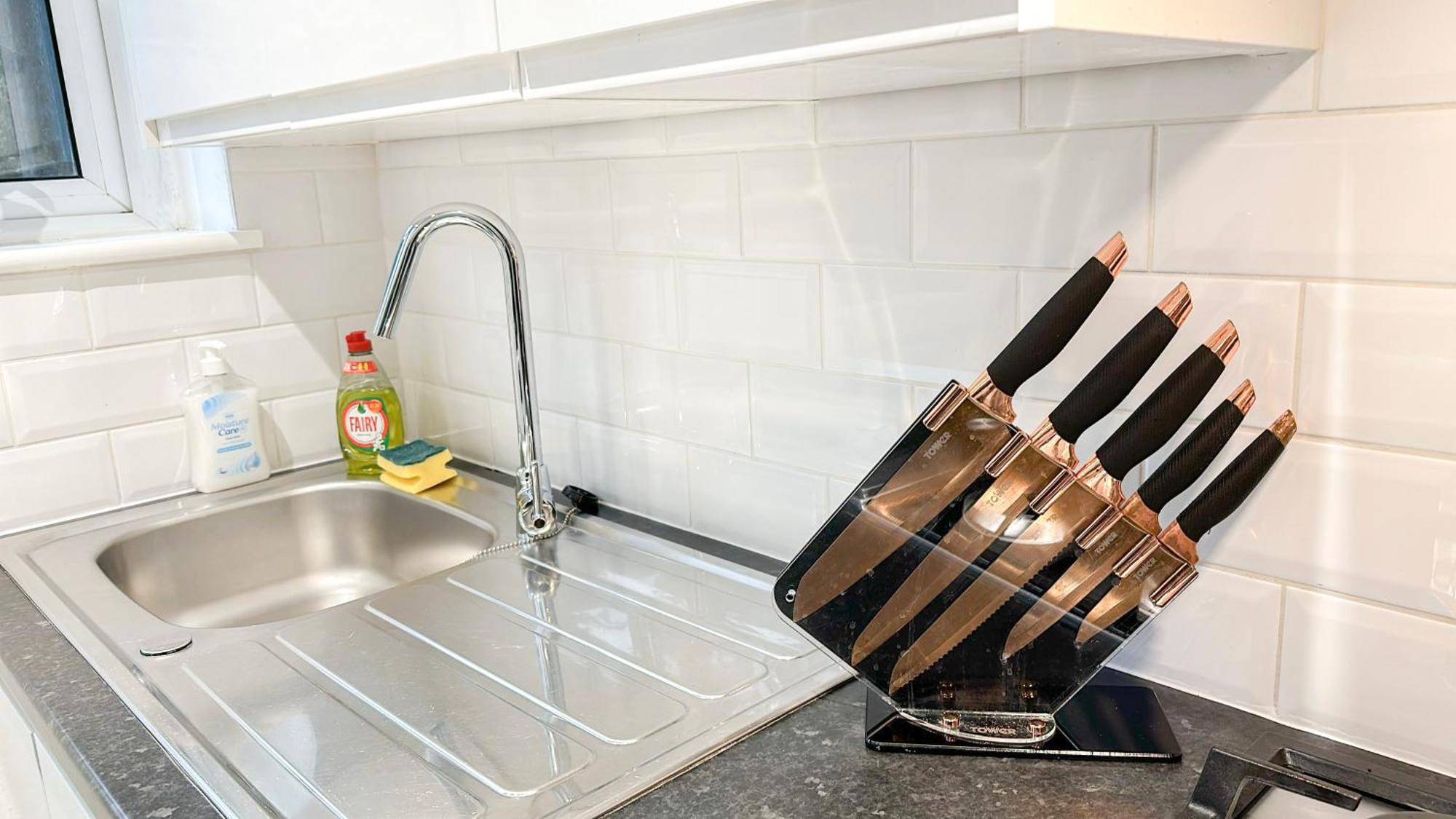 1-bedroom Flat With Small Garden & Paid Parking In Finsbury Park, Highbury *