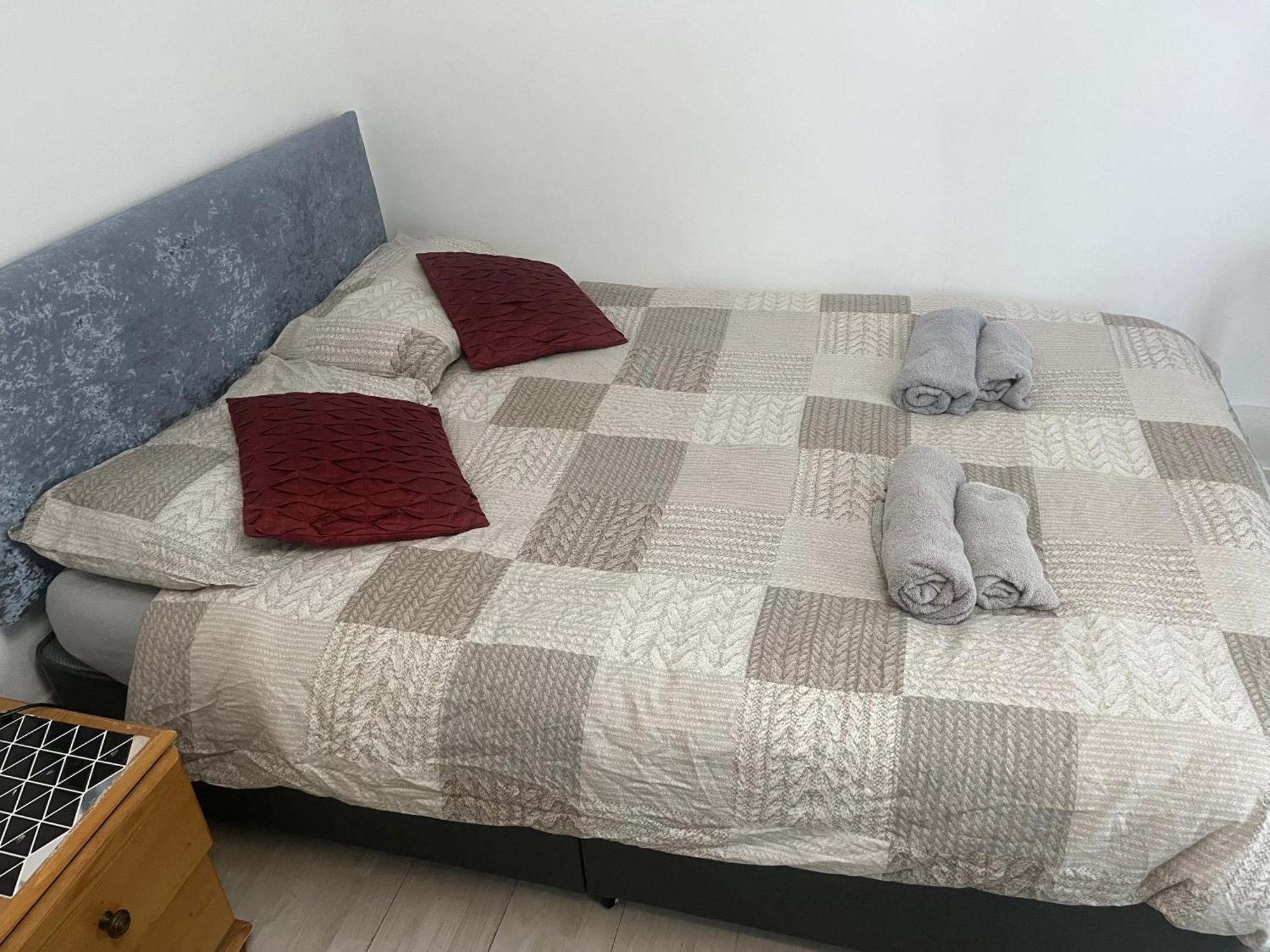 Family With Shared Kitchen And Bathroom In Angel Zone 1 Gasthof