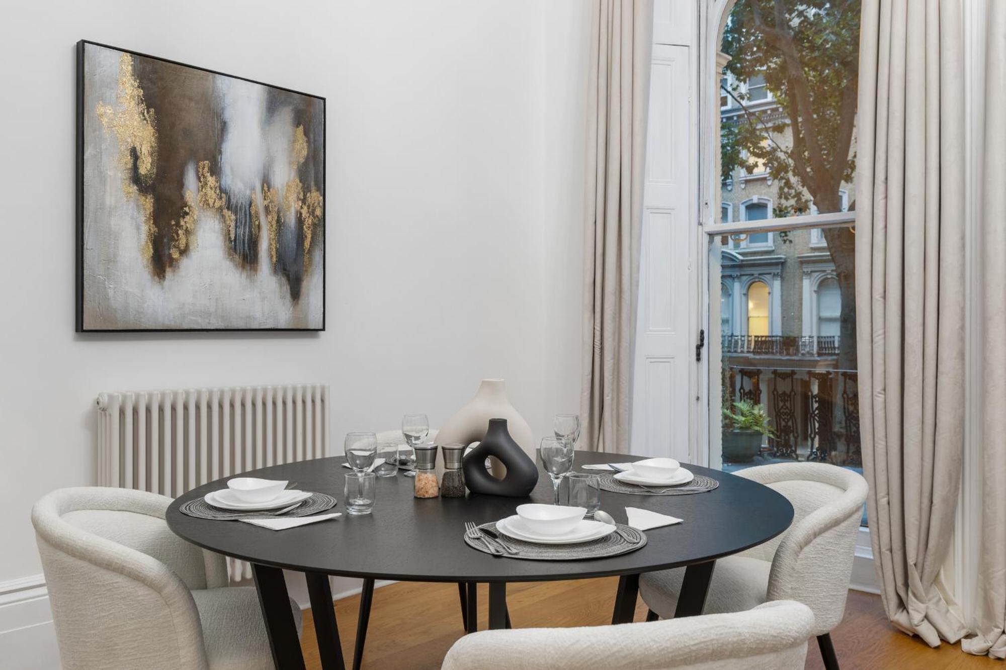 Luxurious Hideaway Retreat - La Reserve Knightsbrige Apartment *