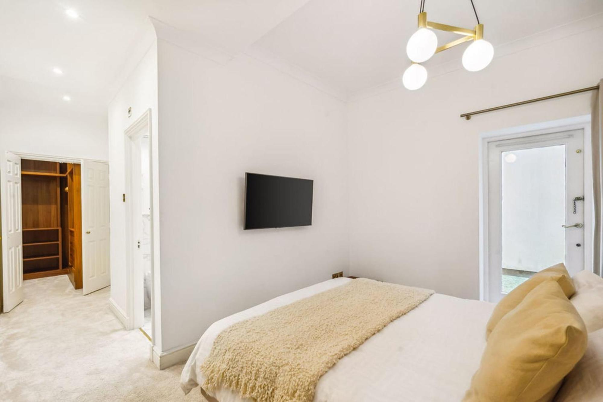 Elegant Fitzrovian Apartment London