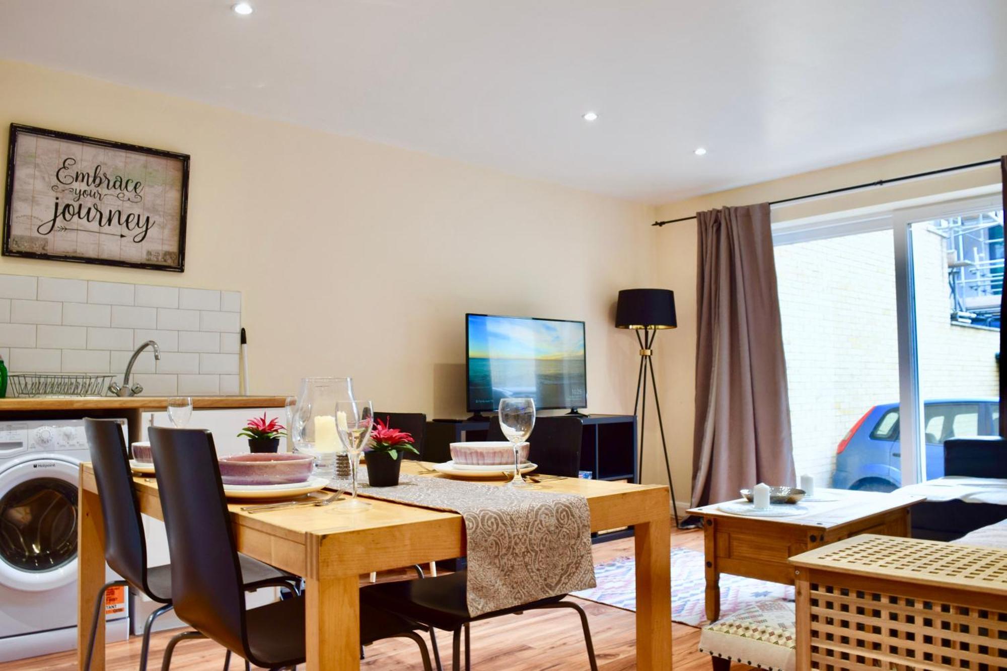 Stylish And Homely 4 Bedroom In East Apartment