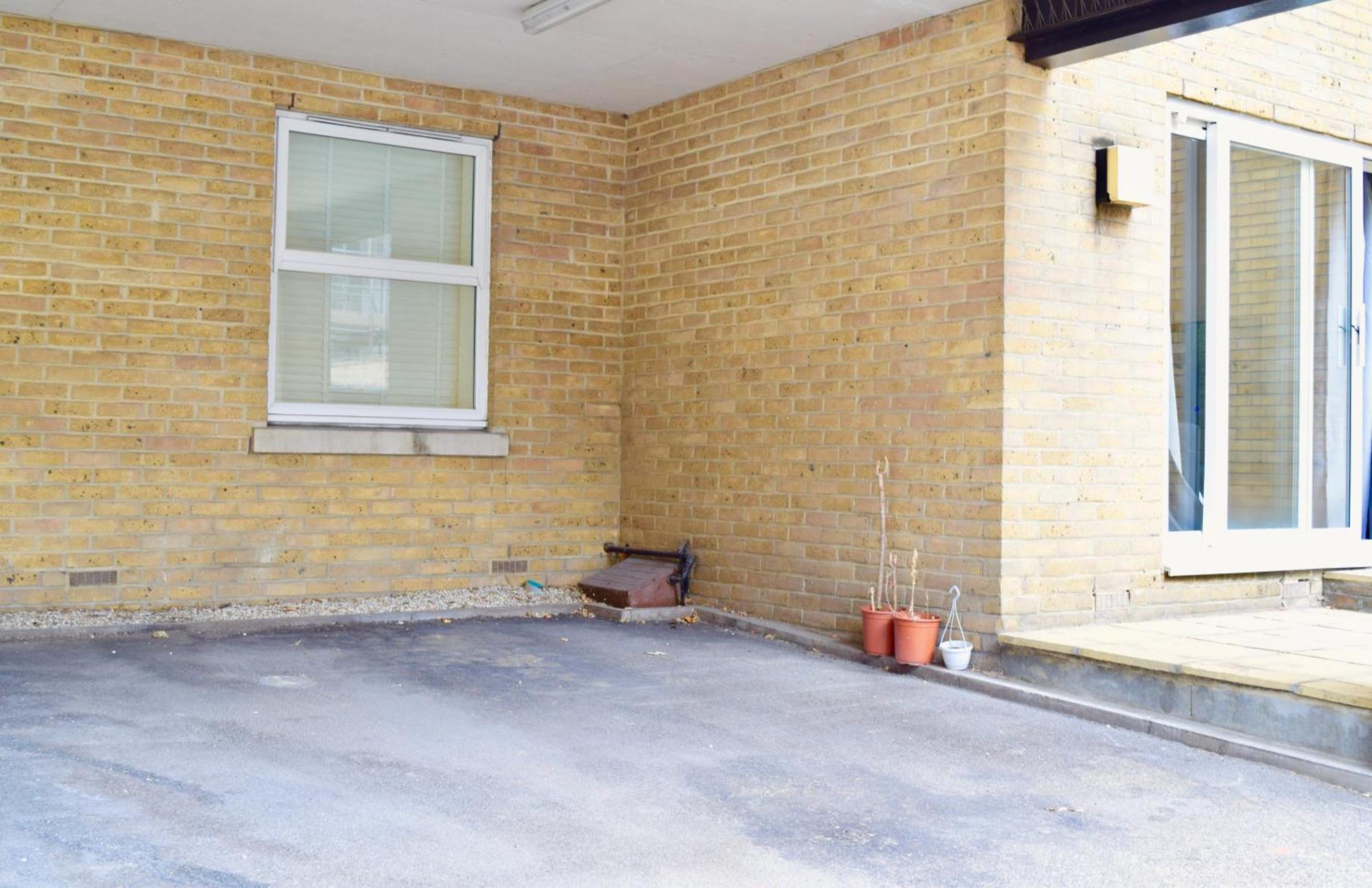 Stylish And Homely 4 Bedroom In East London
