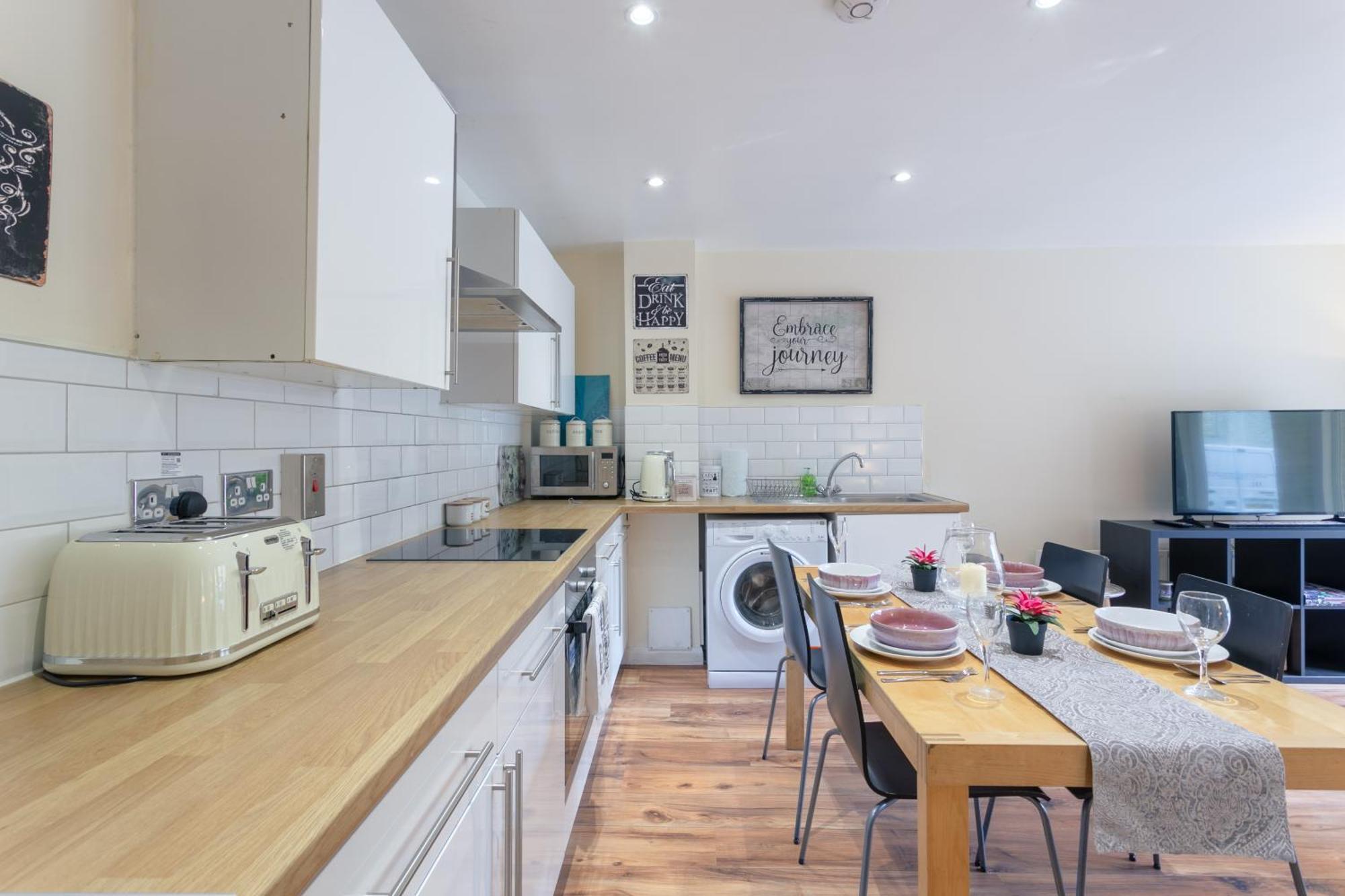 Stylish And Homely 4 Bedroom In East