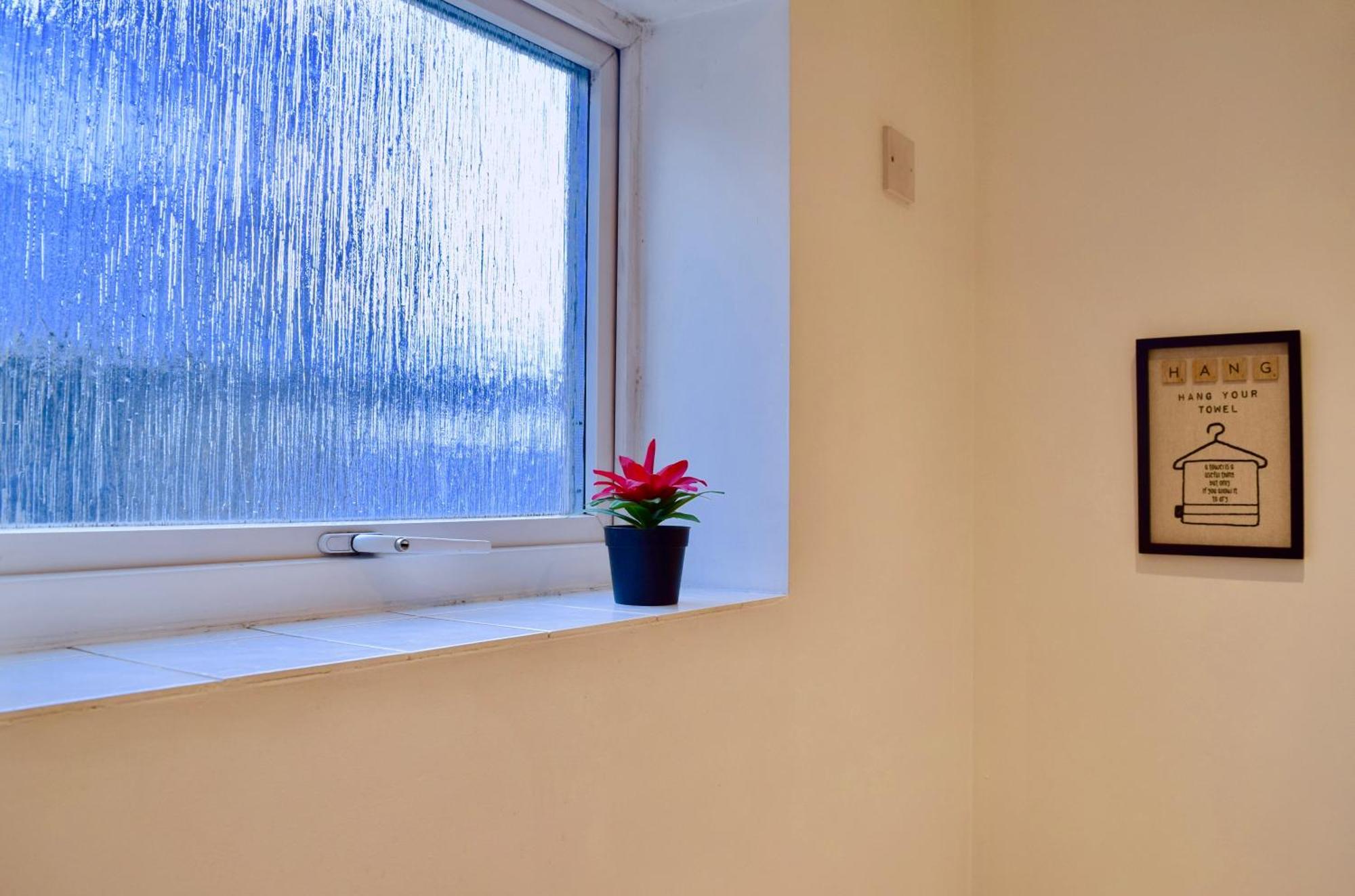 Stylish And Homely 4 Bedroom In East Apartment