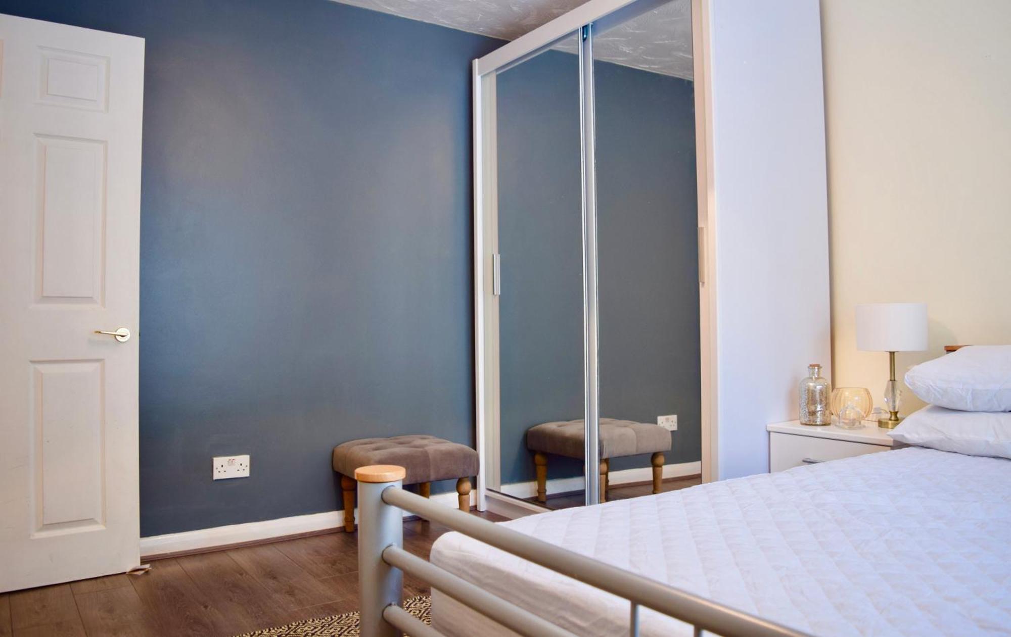Stylish And Homely 4 Bedroom In East London