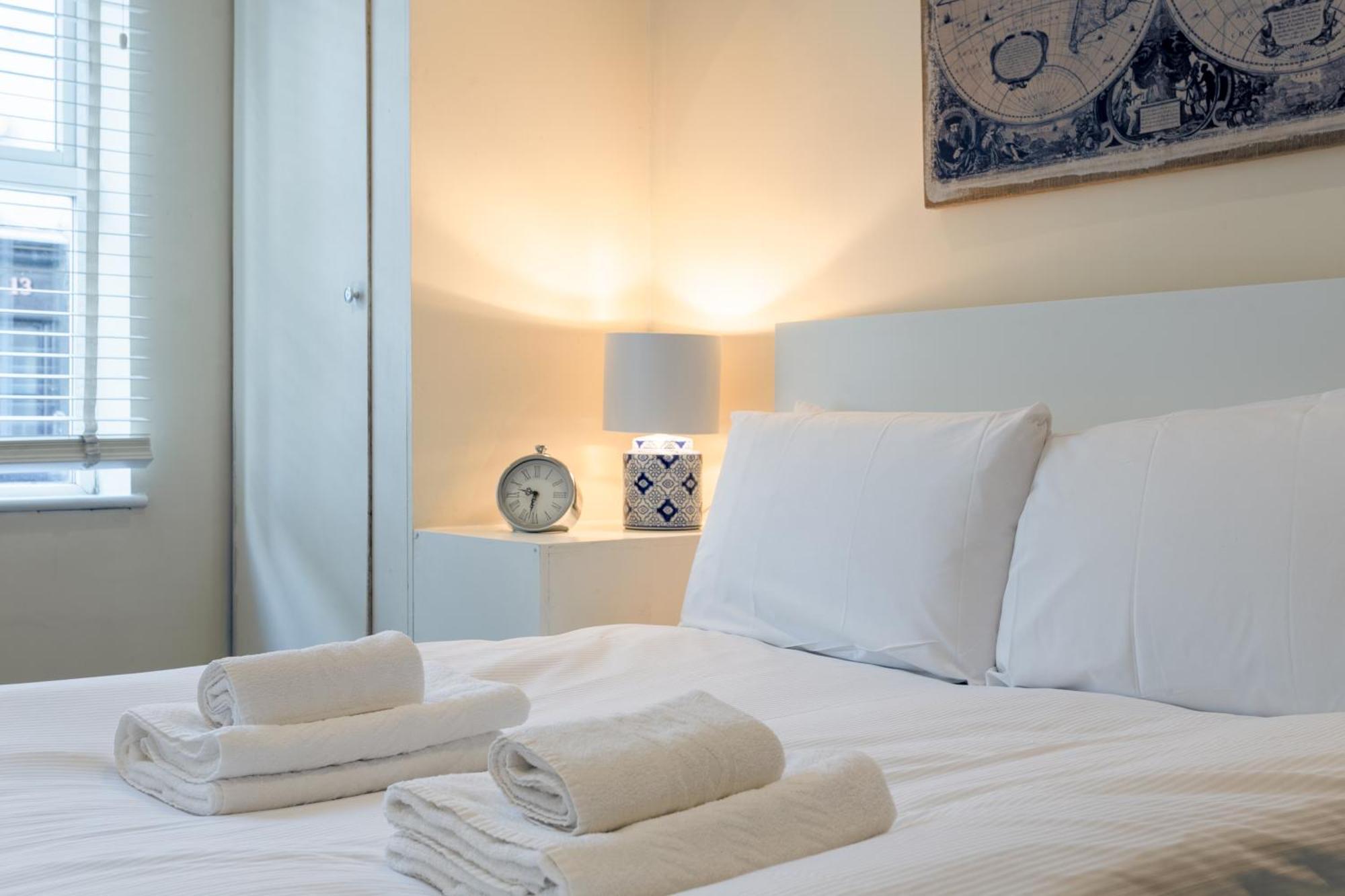 Stylish And Homely 4 Bedroom In East Apartment London