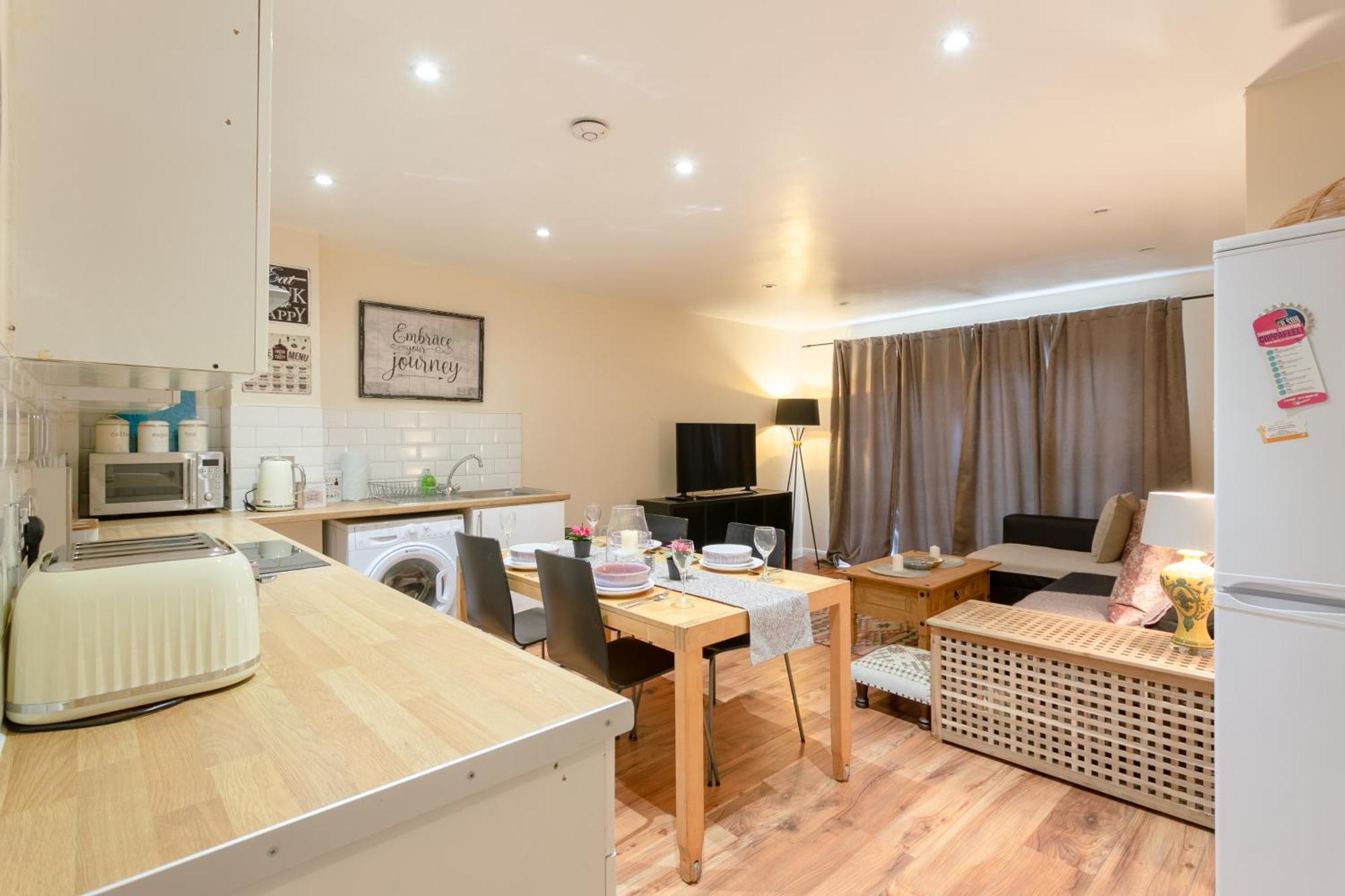Apartment Stylish And Homely 4 Bedroom In East London