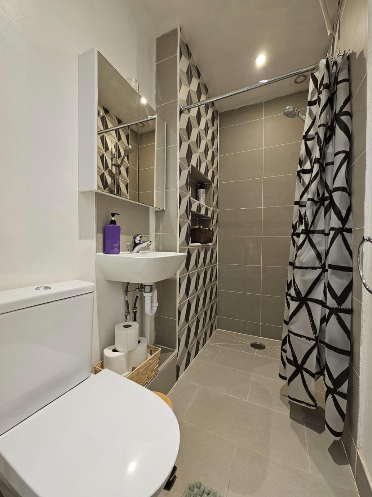 Beautiful And Spacious Flat Apartment *