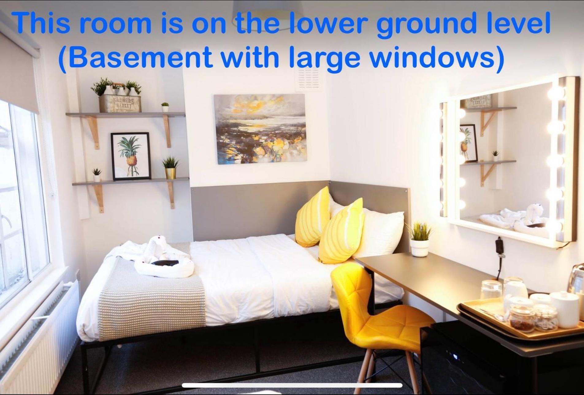 Stylish 1-minute Walk To Camden Town Metro, Shops, Cafes, Bars & Restaurants With Shared Bathrooms Homestay *
